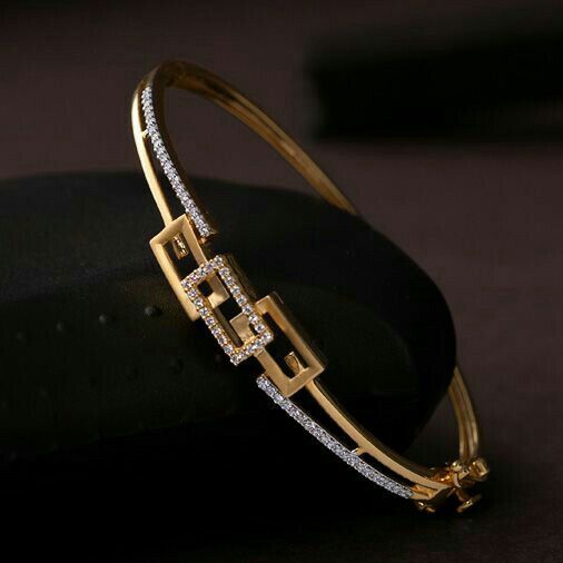 Zayyora diamond pendant